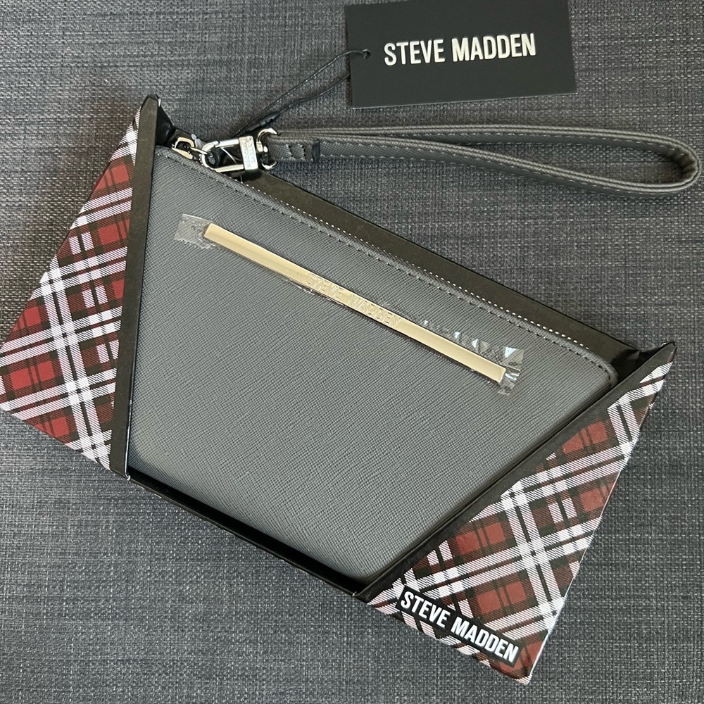 NWT STEVE MADDEN BZIPPY ZIP AROUND WALLET WRISTLET CASE